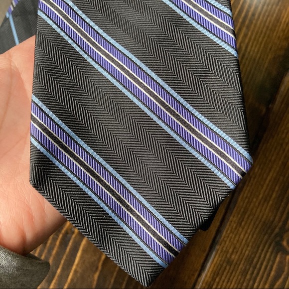 Brooks Brothers Silk Black Diagonal Striped Tie - Picture 2 of 5